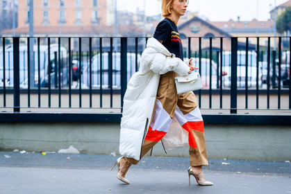 atmosphere details, AUTUMN WINTER 2017-2018, AW 17-18, beige pants, beige shoes, black t shirt, camel pants, christian louboutin, detail, down jacket, FALL WINTER 2017-2018, fashion week, frenchystyle, FW, FW 17-18, graphic pants, high heels, horizontal, jonathan paciullo, leather bag, leather shoes, MFW, MILAN, off the shoulder, printed pants, printed t shirt, street style, trousers, white bag, white coat