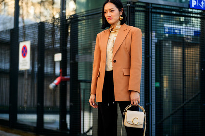 beige shirt, black pants, blazer, chloé, earrings, leather bag, pink jacket, sweatpants, Tiffany Hsu, trousers, white bag, PARIS, PFW, street style, jonathan paciullo, FW, frenchystyle, fashion week, AUTUMN WINTER 2019-2020, AW 19-20, FALL WINTER 2019-2020, FW 19-20, horizontal, atmosphere details, detail