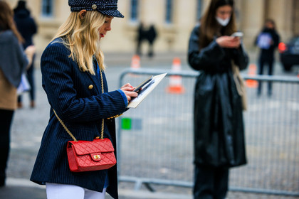 tweed hat, blond hair, chanel, chanel bag, crossbody bag, red bag, stripes blazer, buttoned blazer, fashion week, frenchystyle, FW, jonathan paciullo, street style, PARIS, PFW, SPRING SUMMER 2022, SS 22, atmosphere details, detail, horizontal