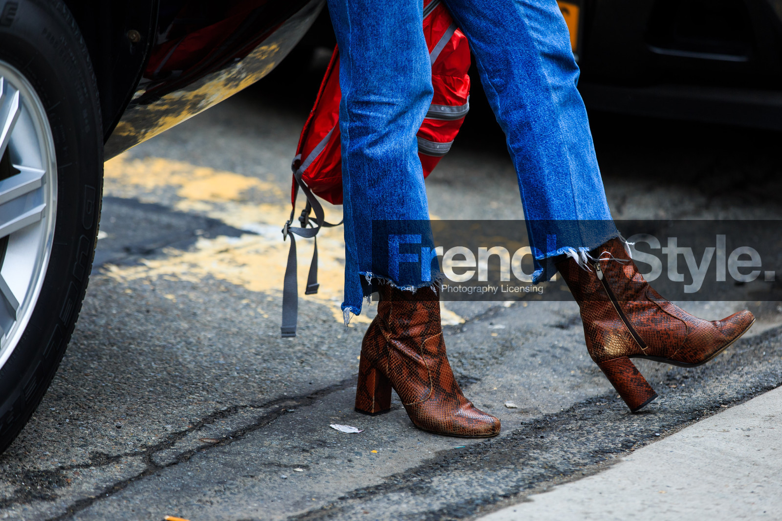 animal print, atmosphere details, AUTUMN WINTER 2016-2017, AW 16-17, blue denim, brown boots, denim pants, detail, fashion week, frenchystyle, FW, FW 16-17, high boots, high heels, horizontal, jeans, jonathan paciullo, leather shoes, NEW YORK, NYFW, ripped pants, snake print, street style, trousers, vetements, woman