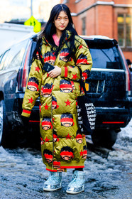 AUTUMN WINTER 2017-2018, AW 17-18, black bag, cartoon, down jacket, FALL WINTER 2017-2018, fashion week, frenchystyle, full length, FW, FW 17-18, jonathan paciullo, long coat, model, moonboots, NEW YORK, NYFW, printed coat, shiny boots, silver shoes, street style, tote bag, vertical, yellow coat