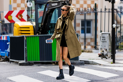bag, black boots, black dress, black sunglasses, boots, chain necklace, crossbody bag, dr martens, dress, khaki bag, khaki trench, lace up boots, leather bag, leather boots, mini dress, sunglasses, trench, trenchcoat, fashion week, frenchystyle, FW, jonathan paciullo, street style, PFW, PARIS, SPRING SUMMER 2022, SS 22, horizontal, atmosphere details, full length