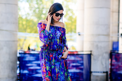 atmosphere details, detail, fashion week, floral, flower, frenchystyle, FW, horizontal, jonathan paciullo, off the shoulder, PARIS, PFW, printed dress, purple dress, SPRING SUMMER 2017, SS 17, street style, sunglasses
