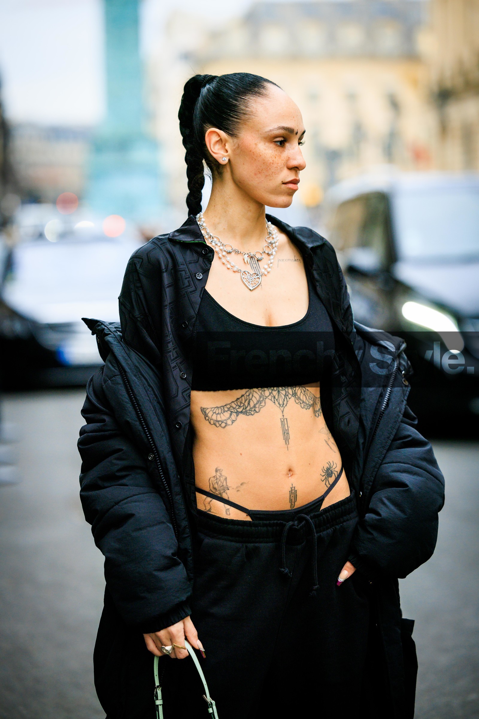 black cropped top, tattoos, pony tails, black puffed jacket, black tong, black trousers, braided hair, hera pradel, fashion week, frenchystyle, FW, jonathan paciullo, street style, AUTUMN WINTER 2022-2023, FALL WINTER 2022_2023, FW 22-23, PFW, PARIS, vertical, detail
