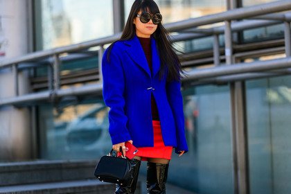 blue denim, denim jacket, denim pants, graphic pants, jeans, mugler, printed pants, stripes, sunglasses, tone on tone, total look denim, trousers, yoyo cao, PARIS, PFW, street style, jonathan paciullo, FW, frenchystyle, fashion week, AUTUMN WINTER 2019-2020, AW 19-20, FALL WINTER 2019-2020, FW 19-20, horizontal, atmosphere details, detail
