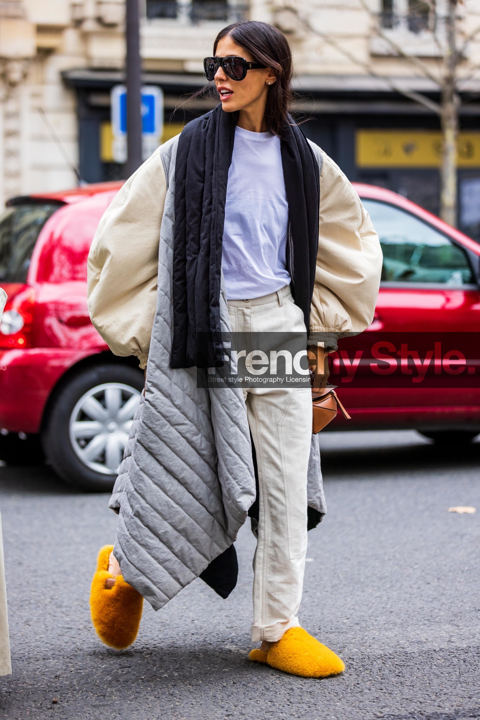 bag, ballon sleeves, beige coat, beige pants, camel bag, coat, fluffly slippers, Gilda Ambrosio, grey coat, loewe look, mini bag, oversize coat, slippers, sunglasses, t-shirt, white t-shirt, yellow slippers, street style, jonathan paciullo, FW, frenchystyle, fashion week, PFW, PARIS, SPRING SUMMER 2022, SS 22, vertical, full length
