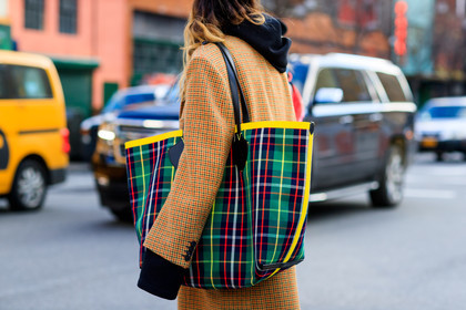 black sweater, brown coat, checked, checked bag, graphic bag, graphic jacket, green bag, hoodie, houndstooth pattern, leather bag, plaid, printed bag, printed jacket, tartan, street style, jonathan paciullo, FW, frenchystyle, fashion week, NYFW, NEW YORK, AUTUMN WINTER 2018-2019, AW 18-19, FALL WINTER 2018-2019, FW 18-19, atmosphere details, horizontal, detail