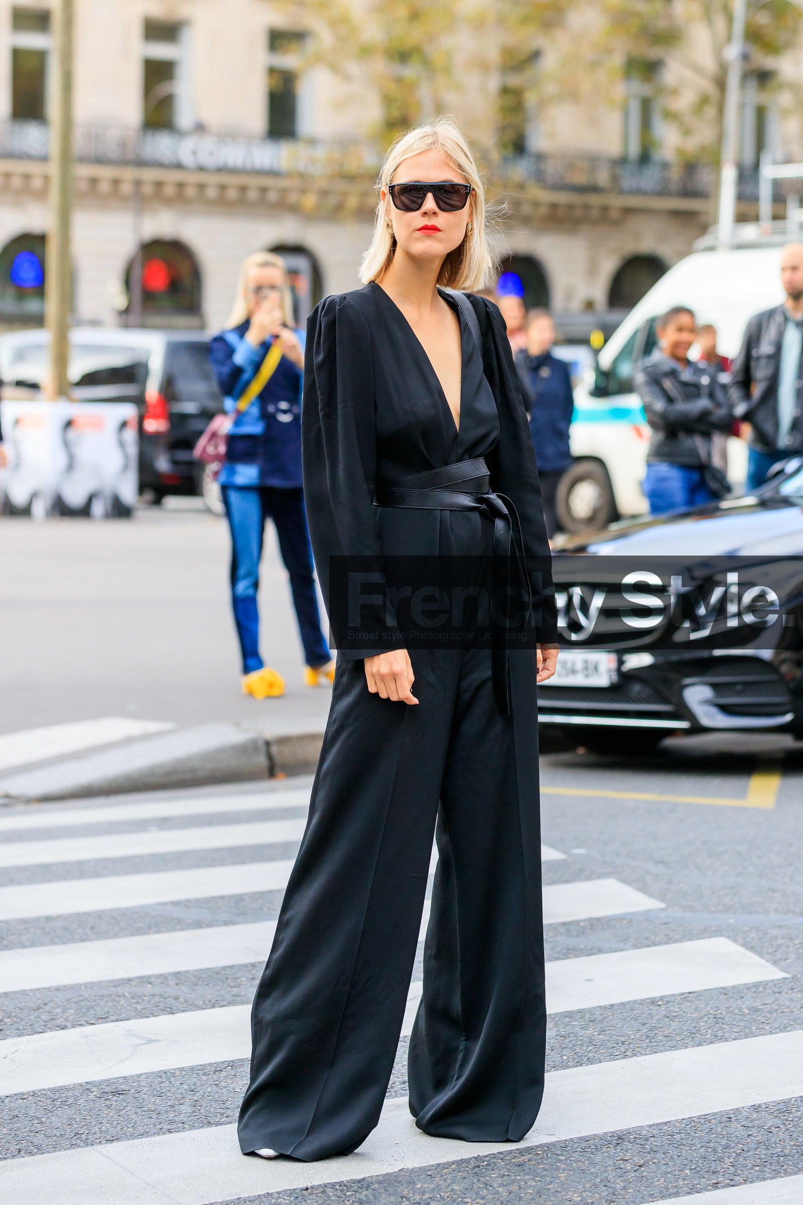 linda tol, black jumpsuit, long sleeves jumpsuit, low necked jumpsuit, loose pants, belted jumpsuit, black leather belt, PARIS, PFW, SPRING SUMMER 2020, SS 20, fashion week, frenchystyle, FW, jonathan paciullo, street style, vertical, full length