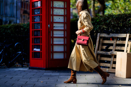 beige coat, brown boots, leather bag, leather shoes, red bag, suede shoes, trench coat, fashion week, frenchystyle, FW, jonathan paciullo, street style, LFW, LONDON, SPRING SUMMER 2019, SS 19, atmosphere details, horizontal, detail