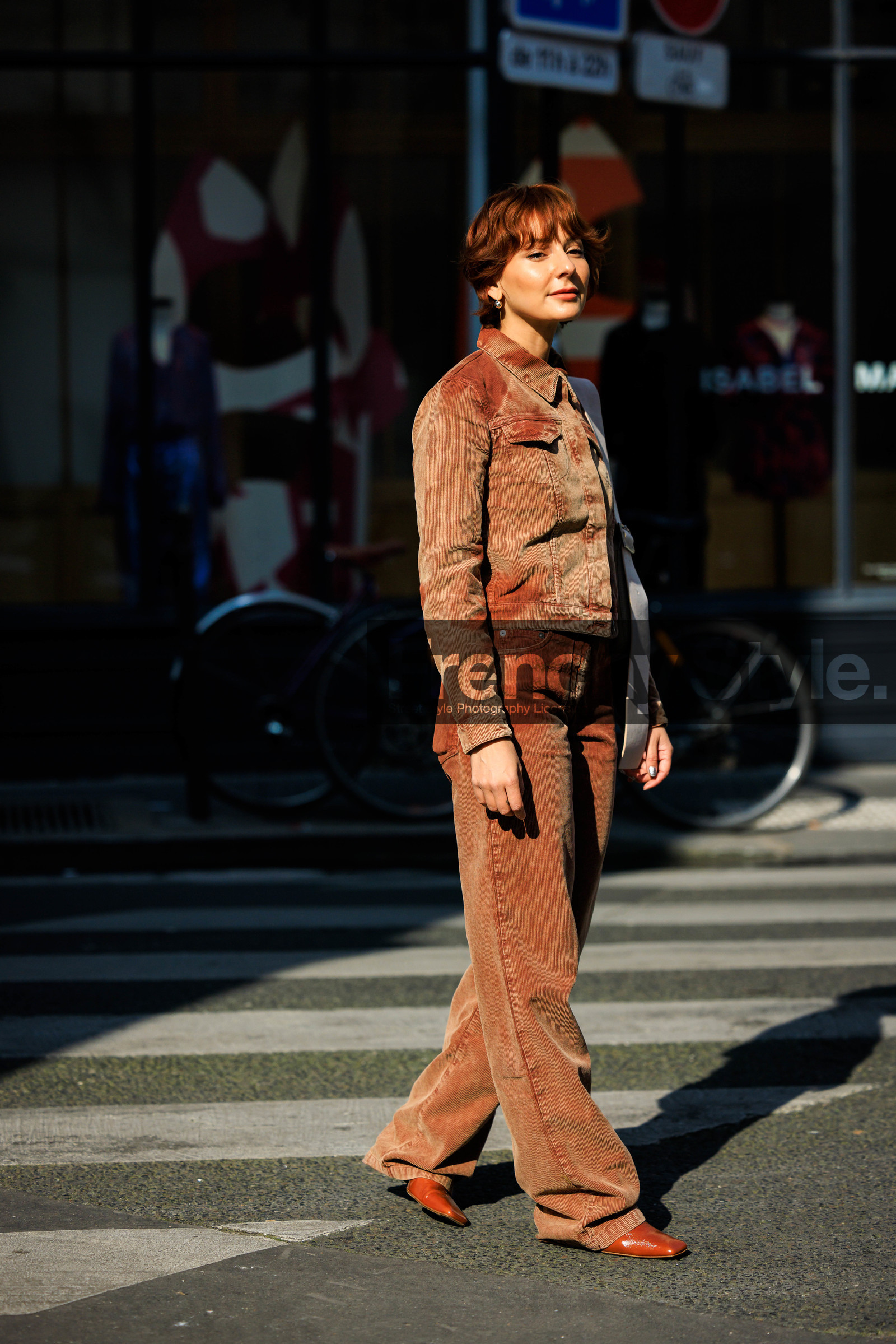 brown, ginger hair, orange outfit, orange shoes, orange jacker, orange pants, alyssa coscarelli, street style, jonathan paciullo, FW, frenchystyle, fashion week, AUTUMN WINTER 2022-2023, FALL WINTER 2022_2023, FW 22-23, PFW, PARIS, full length, vertical, corduroy look