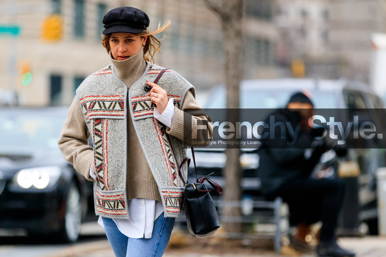 beige jacket, beige sweater, black bag, black cap, blue denim, denim pants, graphic jacket, jeans, leather bag, printed jacket, sleeveless, trousers, turtleneck sweater, white shirt, street style, jonathan paciullo, FW, frenchystyle, fashion week, NYFW, NEW YORK, AUTUMN WINTER 2018-2019, AW 18-19, FALL WINTER 2018-2019, FW 18-19, atmosphere details, horizontal, detail