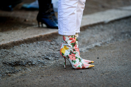denim pants, floral, flowers, high heels, jeans, leather shoes, multicolor shoes, trousers, white denim, white shoes, MILAN, MFW, fashion week, frenchystyle, FW, jonathan paciullo, street style, AUTUMN WINTER 2019-2020, AW 19-20, FALL WINTER 2019-2020, FW 19-20, atmosphere details, detail, horizontal