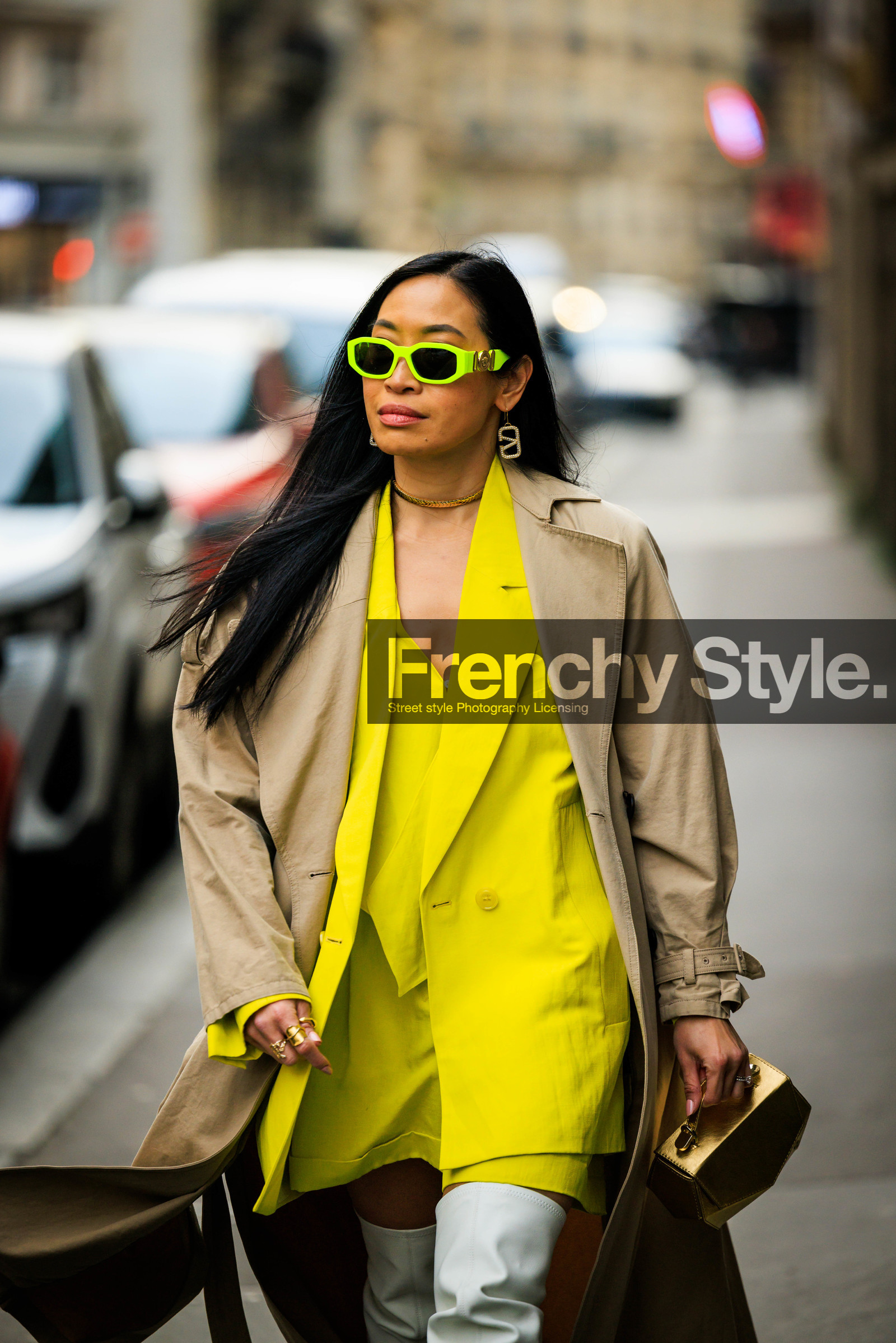 fluo green sunglasses, versace sunglasses, valentino earrings, yellow blazer, yellow dress, classic trench coat, beige trench, highknee boots, white boots, golden bag, mini bag, golden choker, street style, jonathan paciullo, FW, frenchystyle, fashion week, AUTUMN WINTER 2022-2023, FALL WINTER 2022_2023, FW 22-23, PFW, PARIS, vertical, detail