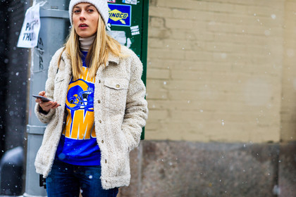 american, atmosphere details, AUTUMN WINTER 2016-2017, AW 16-17, baseball, beige, blue, blue sweater, detail, fashion week, frenchystyle, fur jacket, FW, FW 16-17, horizontal, jonathan paciullo, NEW YORK, NYFW, printed sweater, sportswear, street style, streetwear, white, white beanie, white fur, white jacket, woman, yellow