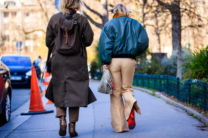 atmosphere details, AUTUMN WINTER 2017-2018, AW 17-18, back detail, beige pants, bomber jacket, brown bag, brown boots, brown coat, brown pants, detail, FALL WINTER 2017-2018, fashion week, fishnet, frenchystyle, FW, FW 17-18, green jacket, high heels, horizontal, jonathan paciullo, leather bag, leather shoes, PARIS, PFW, red shoes, street style, tone on tone, total look brown, trousers