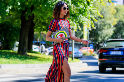 atmosphere details, detail, fashion week, frenchystyle, FW, graphic bag, graphic dress, gucci, horizontal, jonathan paciullo, leather bag, MFW, MILAN, printed bag, printed dress, red dress, soraya bakhtiar, SPRING SUMMER 2018, SS 18, street style, striped dress, sunglasses