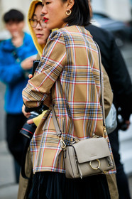 beige bag, beige jacket, checked, chloé, graphic jacket, leather bag, plaid, printed jacket, tartan, PARIS, PFW, street style, jonathan paciullo, FW, frenchystyle, fashion week, AUTUMN WINTER 2019-2020, AW 19-20, FALL WINTER 2019-2020, FW 19-20, vertical, atmosphere details, detail