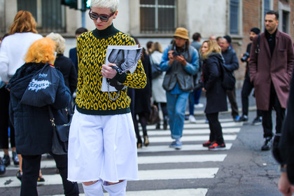 atmosphere details, AUTUMN WINTER 2016-2017, AW 16-17, céline, detail, FALL WINTER 2016-2017, fashion week, frenchystyle, FW, FW 16-17, green sweater, horizontal, jonathan paciullo, LFW, LONDON, MENSWEAR, printed sweater, street style, sunglasses, turtleneck sweater, white shorts, yellow sweater