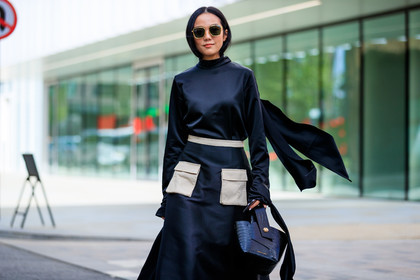 black bag, black shirt, black skirt, leather bag, sunglasses, tone on tone, total look black, yoyo cao, fashion week, frenchystyle, FW, jonathan paciullo, street style, LFW, LONDON, SPRING SUMMER 2019, SS 19, atmosphere details, horizontal, detail