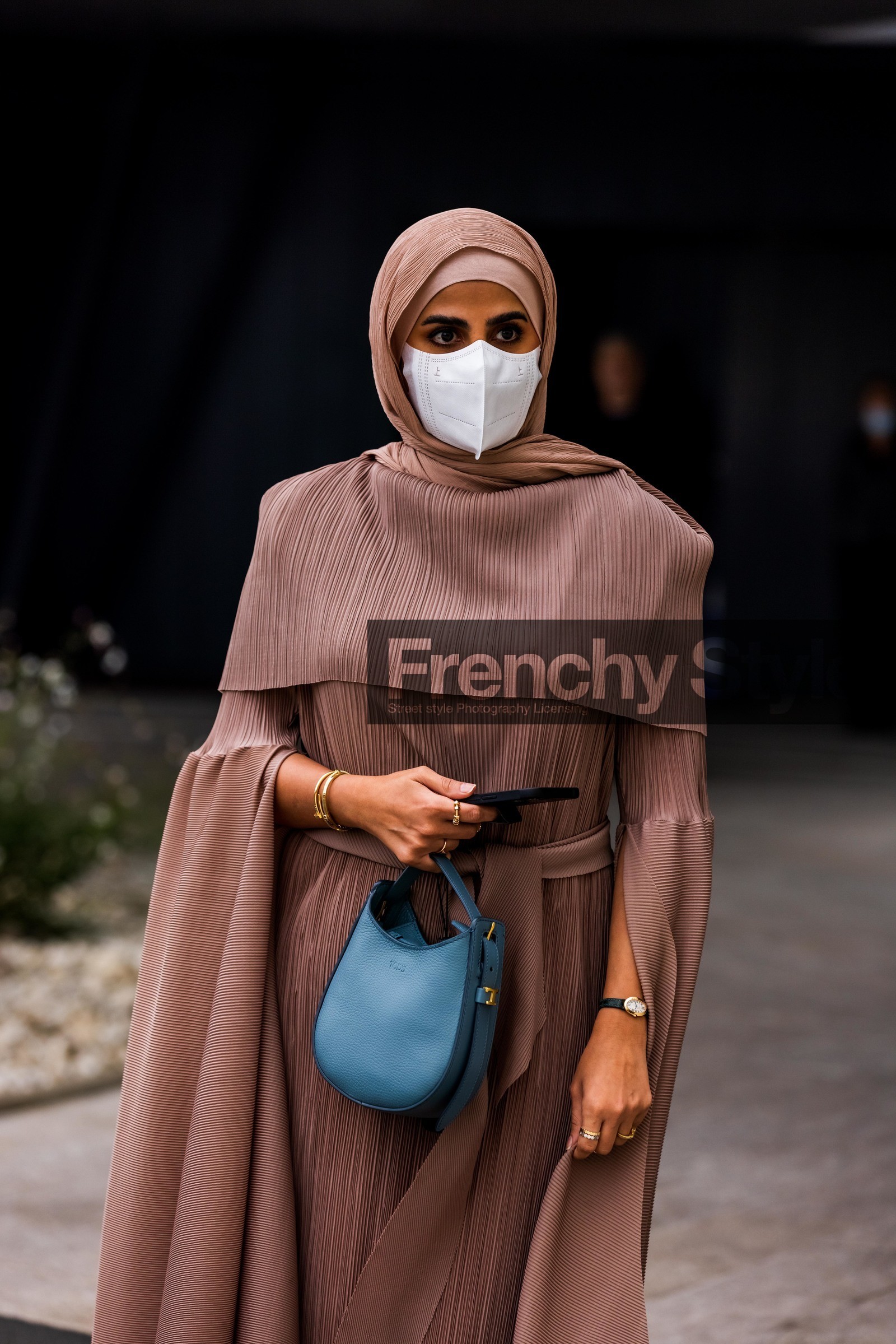 bag, blue bag, bracelet, dress, facial mask, gold bracelet, hijab, leather bag, long dress, nude dress, pink dress, pleated, pleated dress, tods bag, watch, PARIS, PFW, fashion week, frenchystyle, FW, jonathan paciullo, street style, SPRING SUMMER 2022, SS 22, vertical, atmosphere details