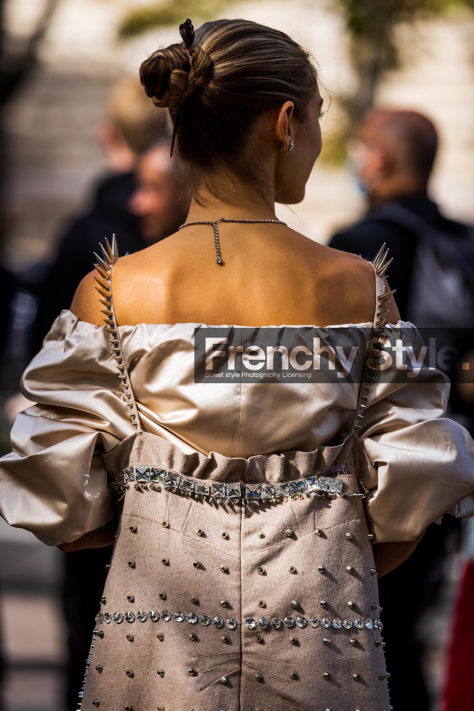 back, back details, beige dress, bun, dress, Jenny M Walton, necklace, off-shoulder dress, statement dress, strass, studs, fashion week, frenchystyle, FW, jonathan paciullo, street style, PFW, PARIS, SPRING SUMMER 2022, SS 22, vertical, atmosphere details