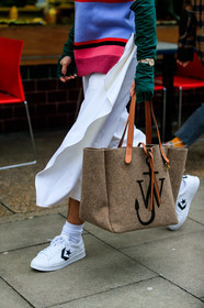 green gloves, velvet gloves, white skirt, white leather sneakers, white socks, rolex watch, silvered watch, golden watch, camel leather bag, hand bag, big bag, shopping bag, j w anderson bag, beige bag, woolen bag, embroidered bag, sportswear socks, striped pullover, lilac pullover, pink pullover, close up detail, bag detail, fashion week, frenchystyle, FW, jonathan paciullo, street style, LFW, LONDON, AUTUMN WINTER 2020-2021, FALL WINTER 2020-2021, FW 20-21, vertical, atmosphere details, detail