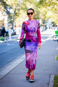 black pouch, brown sunglasses, color, dress, floral dress, floral print, flower, leather sandals, pink dress, plateform shoes, purple dress, red sandals, sunglasses, tortoise sunglasses, street style, jonathan paciullo, FW, frenchystyle, fashion week, PFW, PARIS, SPRING SUMMER 2022, SS 22, vertical, full length