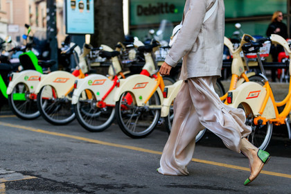 blazer, green shoes, grey jacket, leather shoes, see through, trousers, white pants, MILAN, MFW, fashion week, frenchystyle, FW, jonathan paciullo, street style, AUTUMN WINTER 2019-2020, AW 19-20, FALL WINTER 2019-2020, FW 19-20, atmosphere details, detail, horizontal