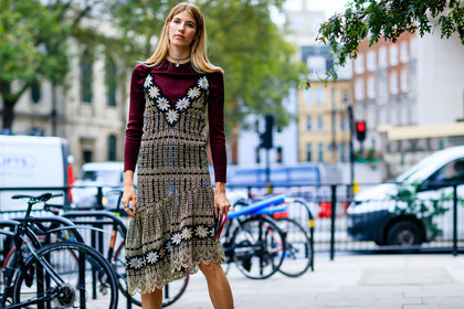 atmosphere details, beige dress, bordeaux, burgundy, detail, embroidered dress, fashion week, floral, flower, frenchystyle, FW, horizontal, jonathan paciullo, LFW, LONDON, red sweater, SPRING SUMMER 2017, SS 17, street style, veronika heilbrunner, woman