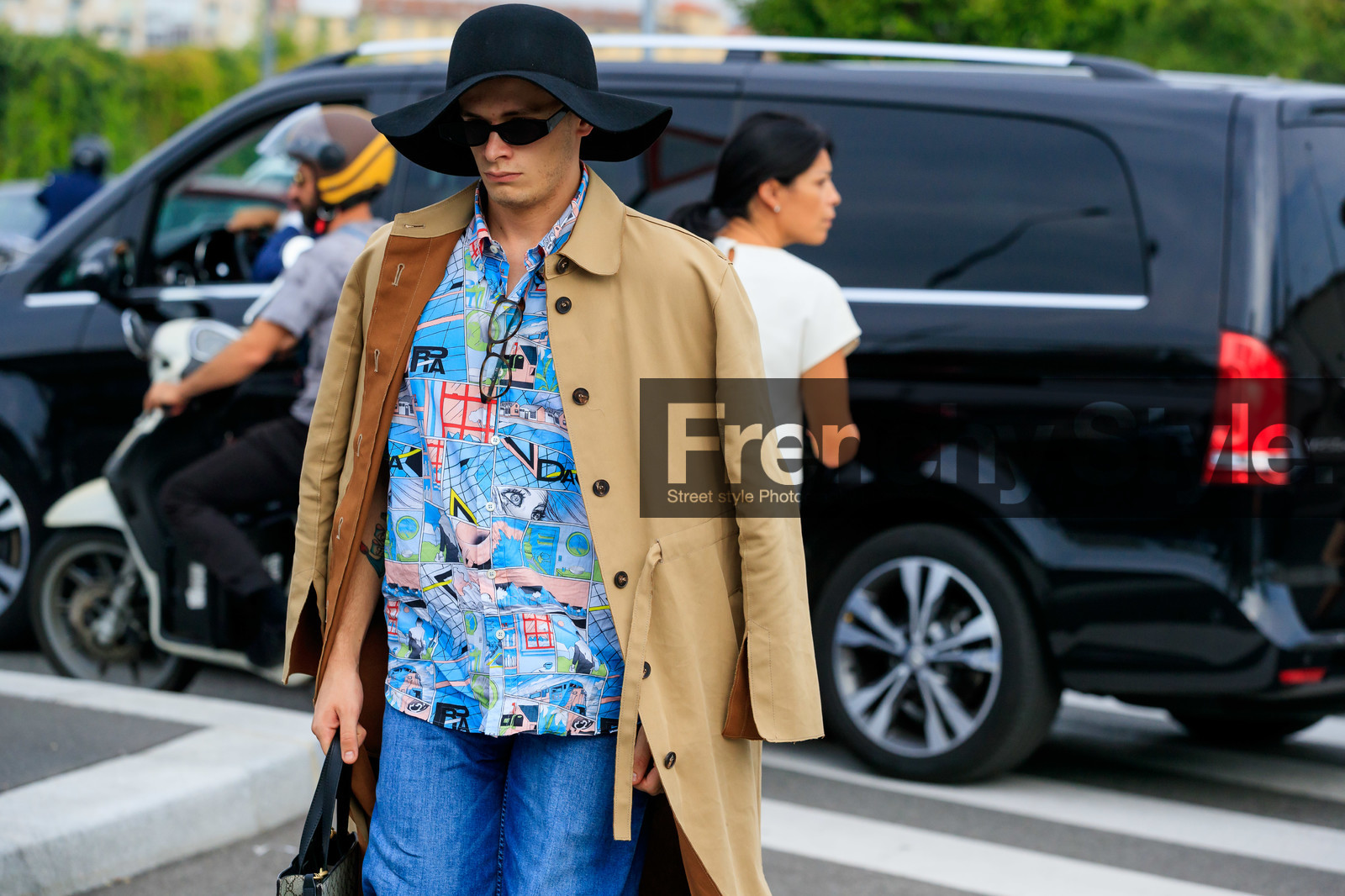 black hat, prada shirt, light blue shirt, printed shirt, letter printed shirt, comic printed shirt, beige trench coat, fashion week, frenchystyle, FW, jonathan paciullo, street style, MFW, MILAN, SPRING SUMMER 2020, SS 20
