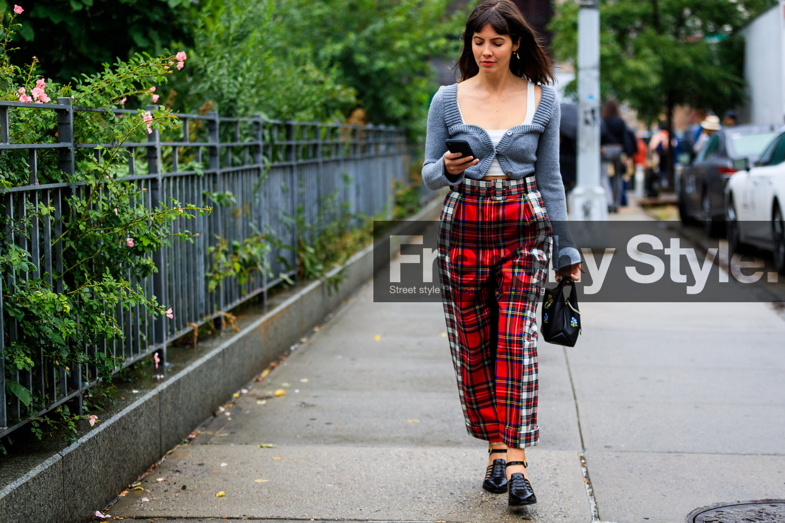 black bag, black shoes, checked, embroidered bag, graphic pants, grey sweater, leather bag, leather shoes, plaid, printed pants, red pants, tartan, trousers, street style, jonathan paciullo, FW, frenchystyle, fashion week, NYFW, NEW YORK, SPRING SUMMER 2019, SS 19, atmosphere details, horizontal, full length