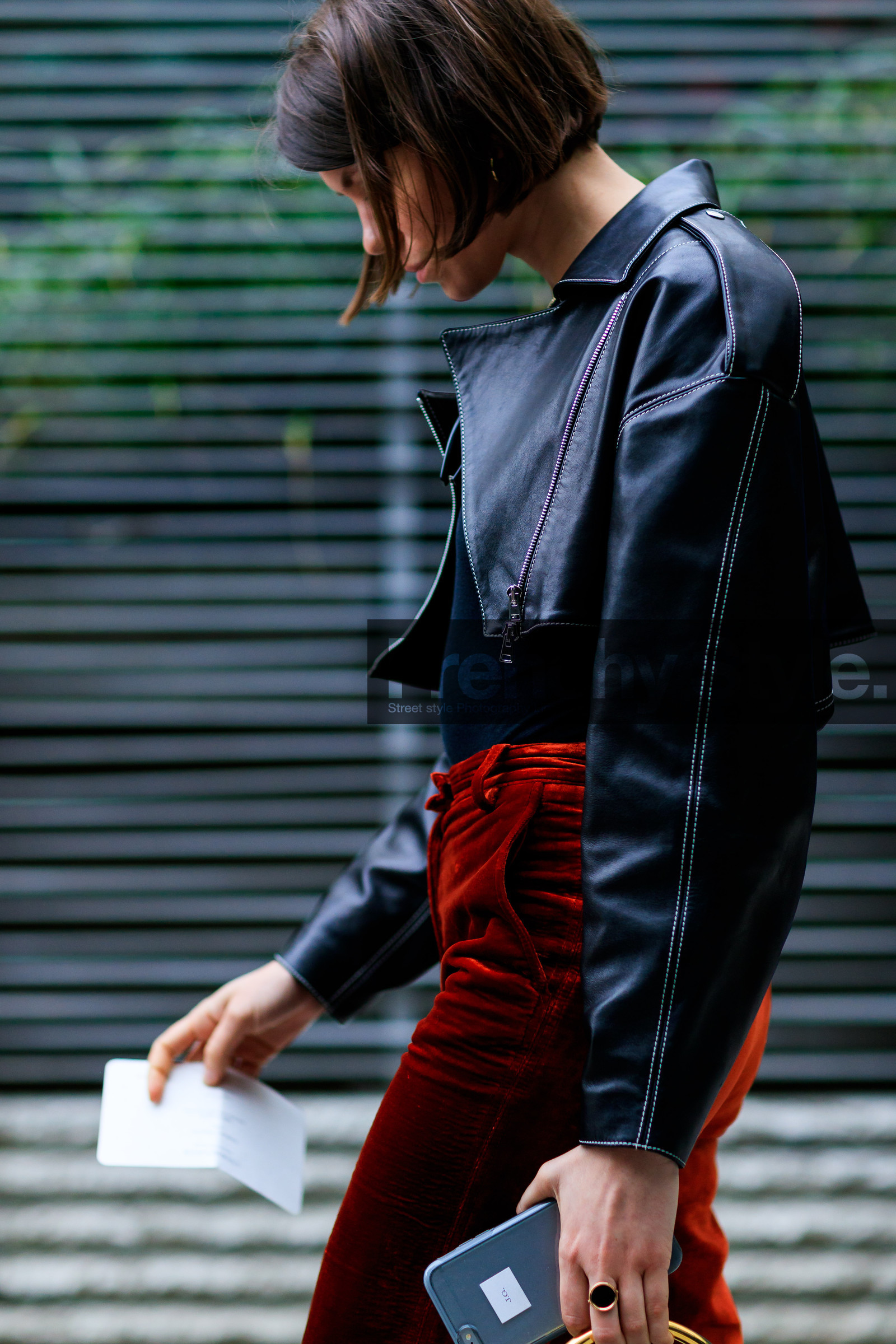 atmosphere details, AUTUMN WINTER 2017-2018, AW 17-18, black jacket, black perfecto, detail, FALL WINTER 2017-2018, fashion week, frenchystyle, FW, FW 17-18, jonathan paciullo, leather jacket, leather perfecto, PARIS, PFW, red pants, street style, trousers, velvet, vertical