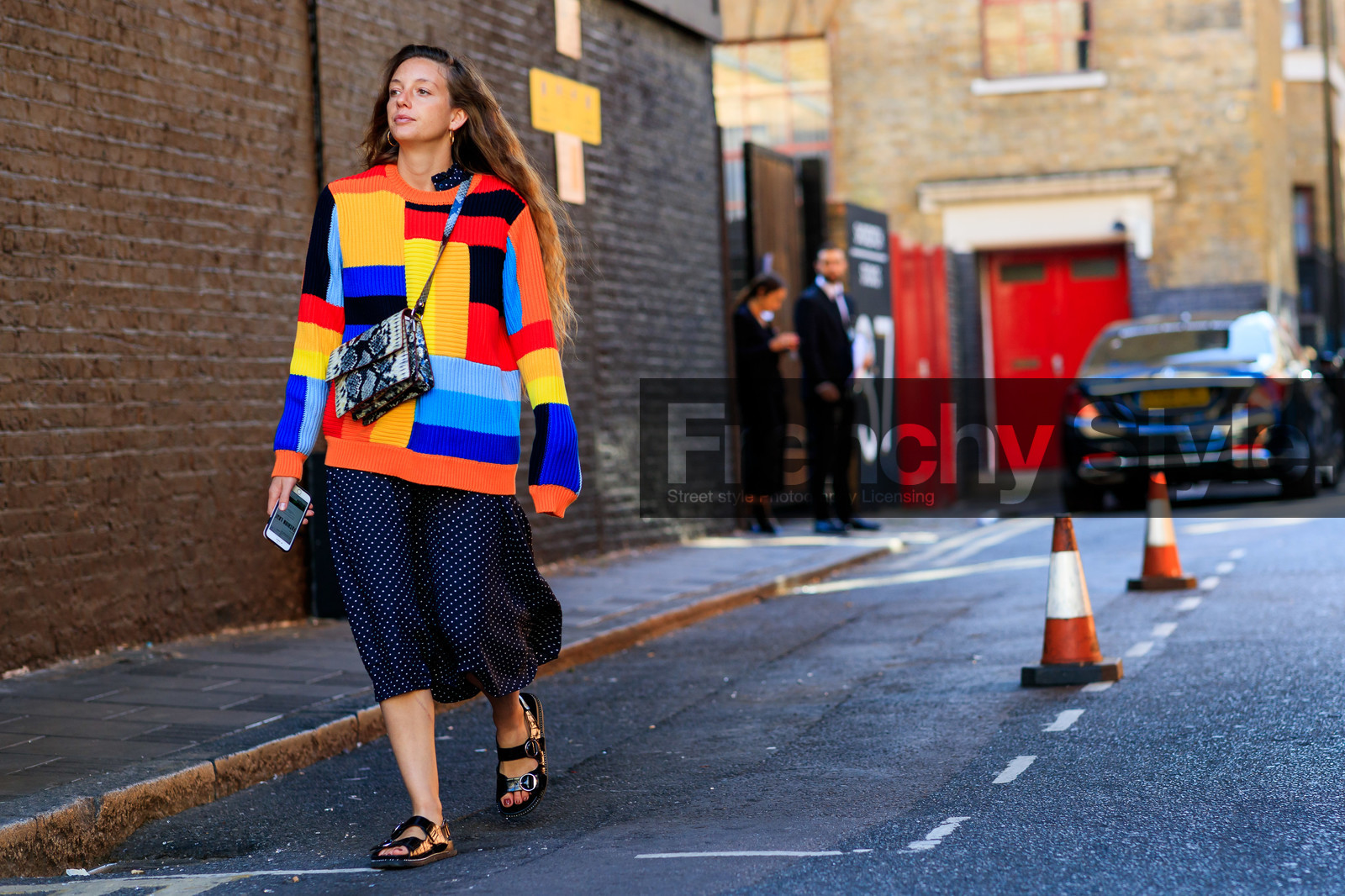 multicolor pull over, golden earrings, hoop earrings, polka dots dress, animal skin bag, iphone, animal skin sandals, black leather sandals, crossbody bag, fashion week, frenchystyle, FW, jonathan paciullo, street style, atmosphere details, horizontal, full length