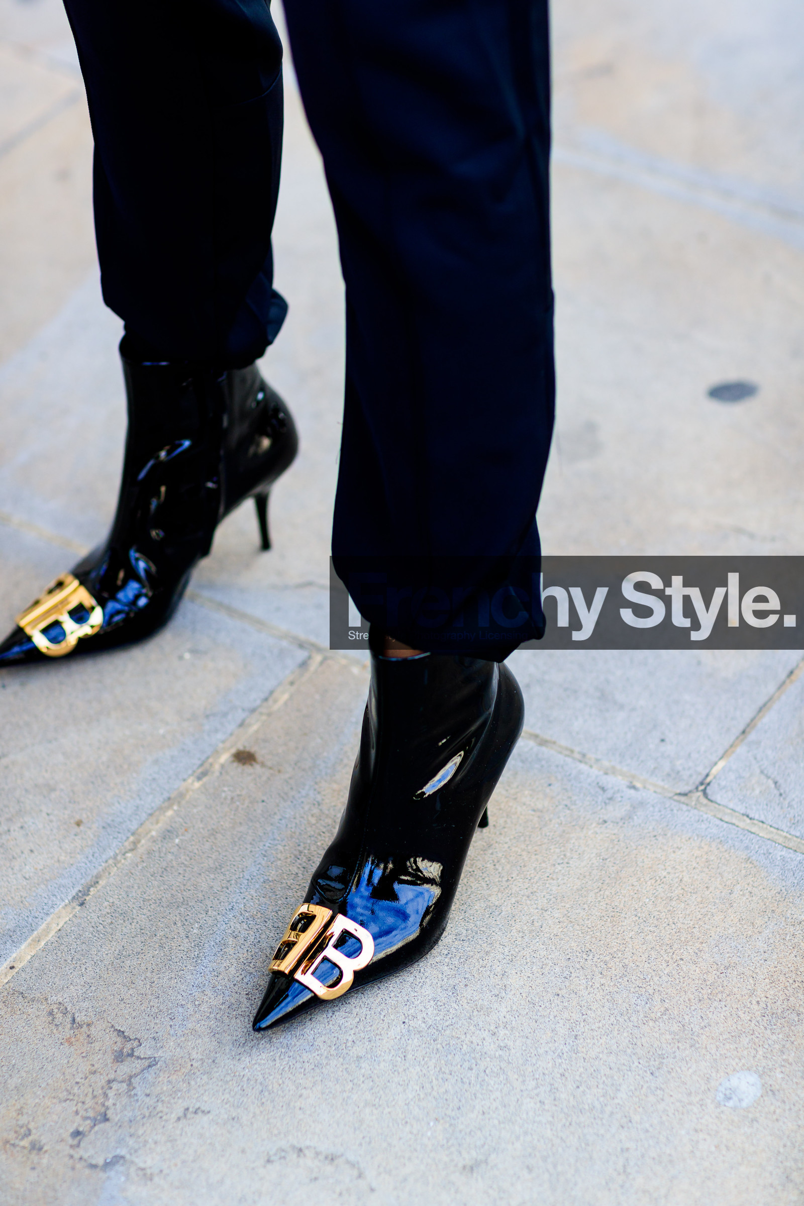 balenciaga, black shoes, golden details, leather shoes, trousers, varnished leather shoes, fashion week, frenchystyle, FW, jonathan paciullo, street style, LFW, LONDON, SPRING SUMMER 2019, SS 19, vertical, detail, atmosphere details