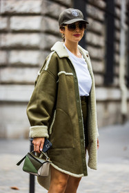 bag, beige bag, cap, coat, green bag, khaki bag, khaki cap, khaki coat, khaki short, loewe look, Nour Arida, shearling coat, short, sock, sunglasses, t-shirt, white t-shirt, street style, jonathan paciullo, FW, frenchystyle, fashion week, PFW, PARIS, SPRING SUMMER 2022, SS 22, vertical, atmosphere details