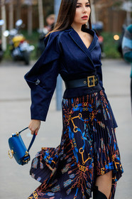 black belt, blue bag, blue denim, chloé, denim jacket, graphic skirt, leather bag, leather belt, navy skirt, pleated skirt, printed skirt, PARIS, PFW, street style, jonathan paciullo, FW, frenchystyle, fashion week, AUTUMN WINTER 2019-2020, AW 19-20, FALL WINTER 2019-2020, FW 19-20, vertical, atmosphere details, detail
