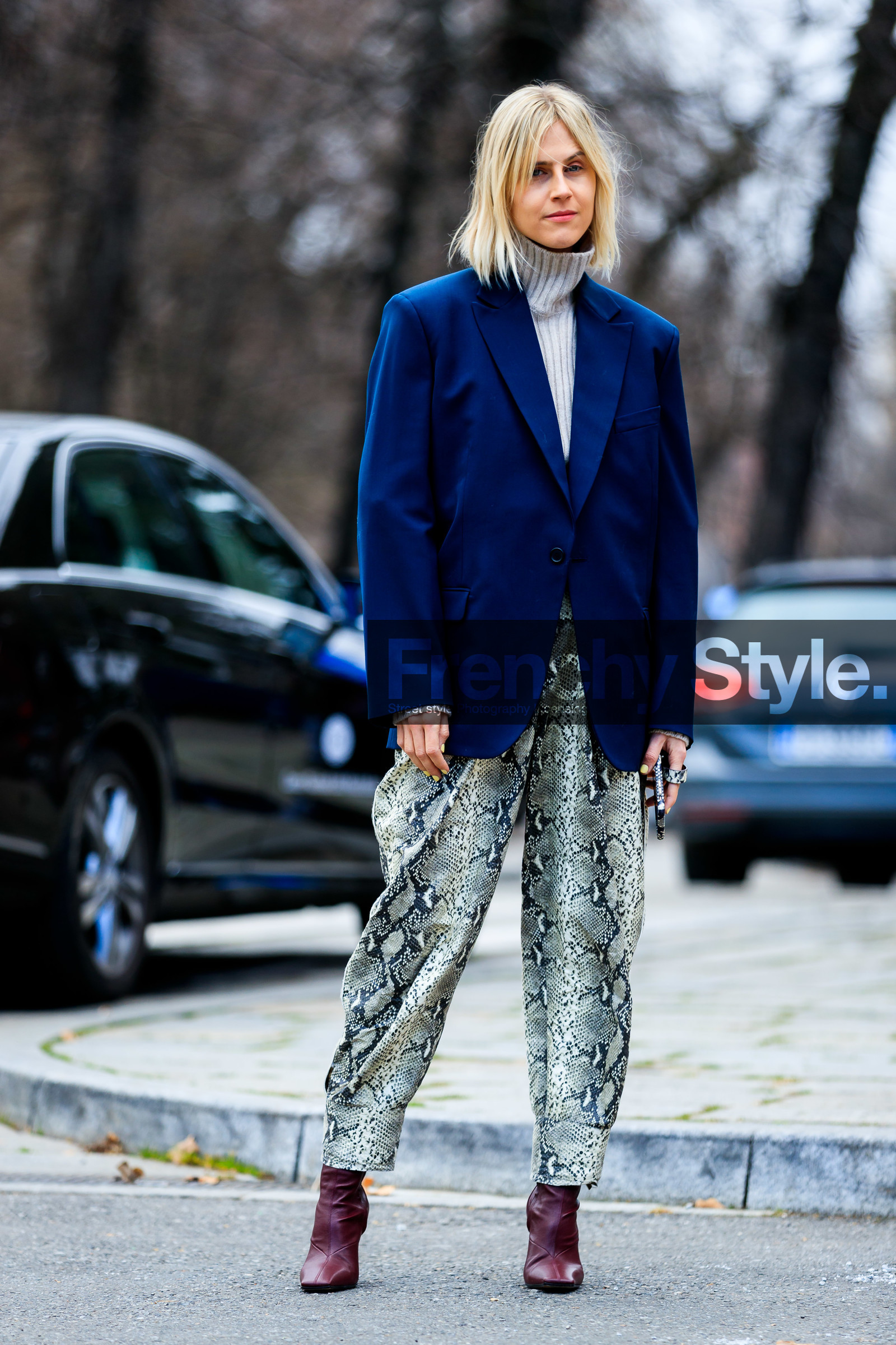 animal print, blazer, blue jacket, bordeaux, burgundy, graphic pants, grey pants, high heels, leather shoes, linda tol, printed pants, red boots, snake print, trousers, MILAN, MFW, fashion week, frenchystyle, FW, jonathan paciullo, street style, AUTUMN WINTER 2019-2020, AW 19-20, FALL WINTER 2019-2020, FW 19-20, vertical, full length