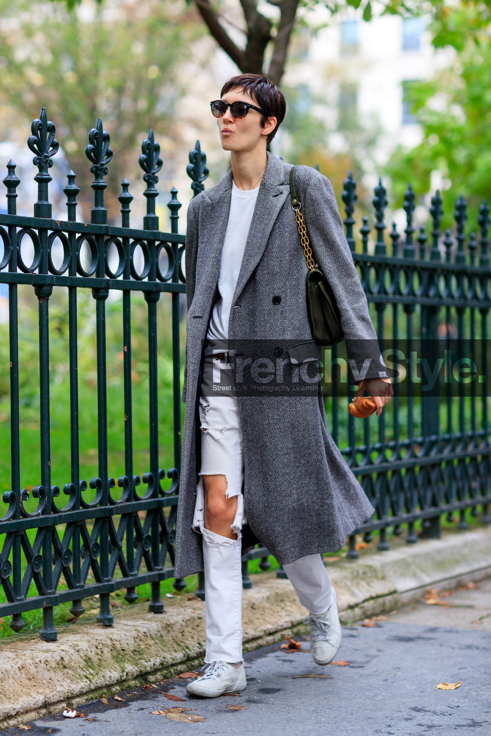 denim pants, fashion week, frenchystyle, full length, FW, green bag, grey coat, jeans, jonathan paciullo, leather bag, leather shoes, PARIS, PFW, ripped pants, short hair, SPRING SUMMER 2018, SS 18, street style, sunglasses, trousers, vertical, white denim, white sneakers, model
