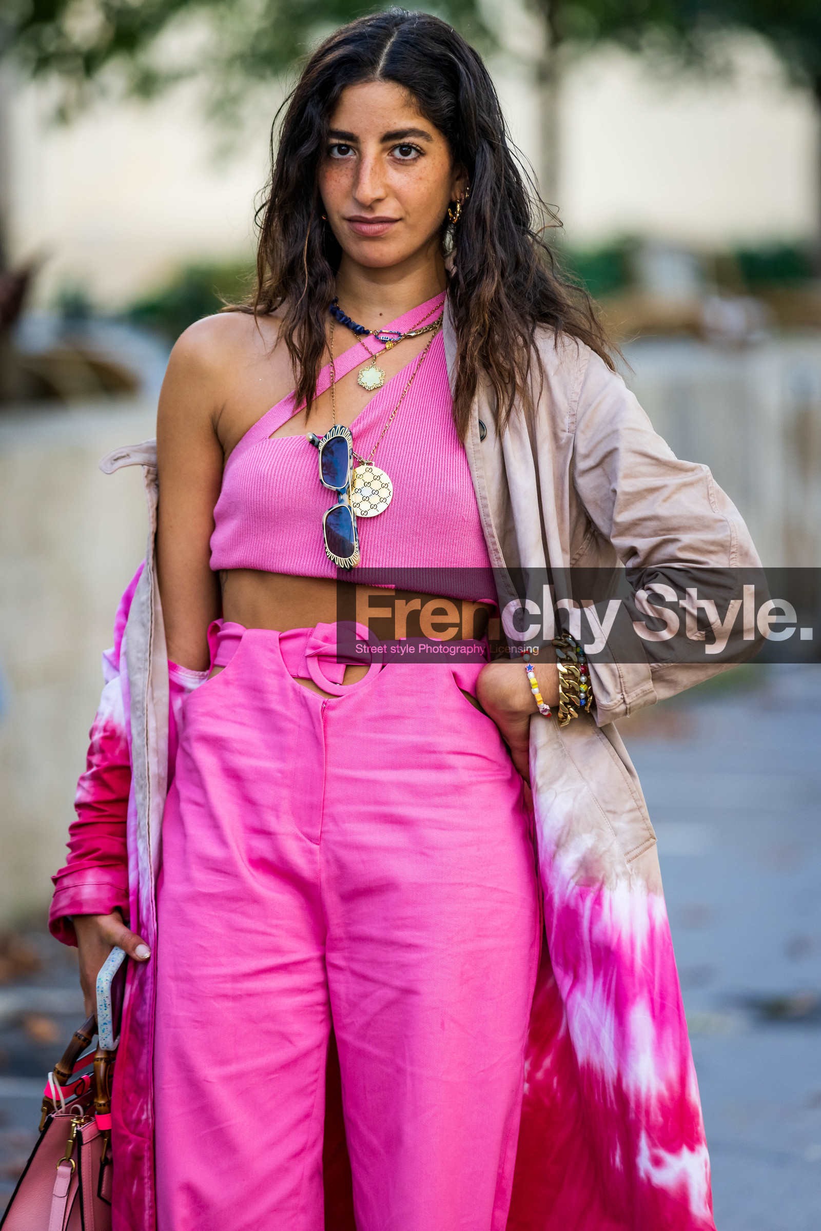 asymetrical top, belted pants, bracelet, color, crop top, cut out top, gold necklace, high waist pants, monochrome, necklace, pants, pink crop top, pink monochrome, pink pants, print, printed trench, Selma Kaci, tie and dye, trench, fashion week, frenchystyle, FW, jonathan paciullo, street style, PFW, PARIS, SPRING SUMMER 2022, SS 22, vertical, atmosphere details