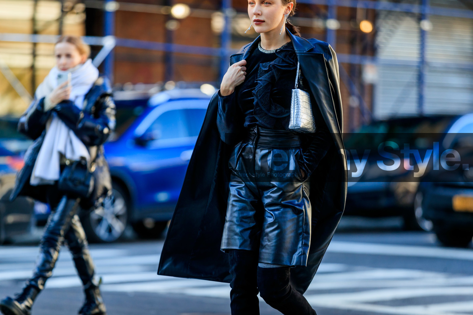 mary leest, black leather coat, black leather bermuda shorts, black suede boots, black top, black blouse, velvet blouse, velvet top, ruffle blouse, ruffle top, lace blouse, laced top, high boots, silvered bag, shoulder bag, animal skin bag, strassed blouse, strassed top, strassed earrings, dangling earrings, black total look, fashion week, frenchystyle, FW, jonathan paciullo, street style, AUTUMN WINTER 2020-2021, FALL WINTER 2020-2021, FW 20-21, horizontal, atmosphere details, detail, NYFW, NEW YORK