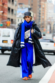 black coat, black hat, blue pants, blue scarf, down jacket, fanny pack, graphic bag, leather bag, leather shoes, navy sweater, orange sneakers, prada, printed bag, sweatpants, tory burch, trousers, white bag, street style, jonathan paciullo, FW, frenchystyle, fashion week, NYFW, NEW YORK, AUTUMN WINTER 2018-2019, AW 18-19, FALL WINTER 2018-2019, FW 18-19, vertical, full length, caro daur