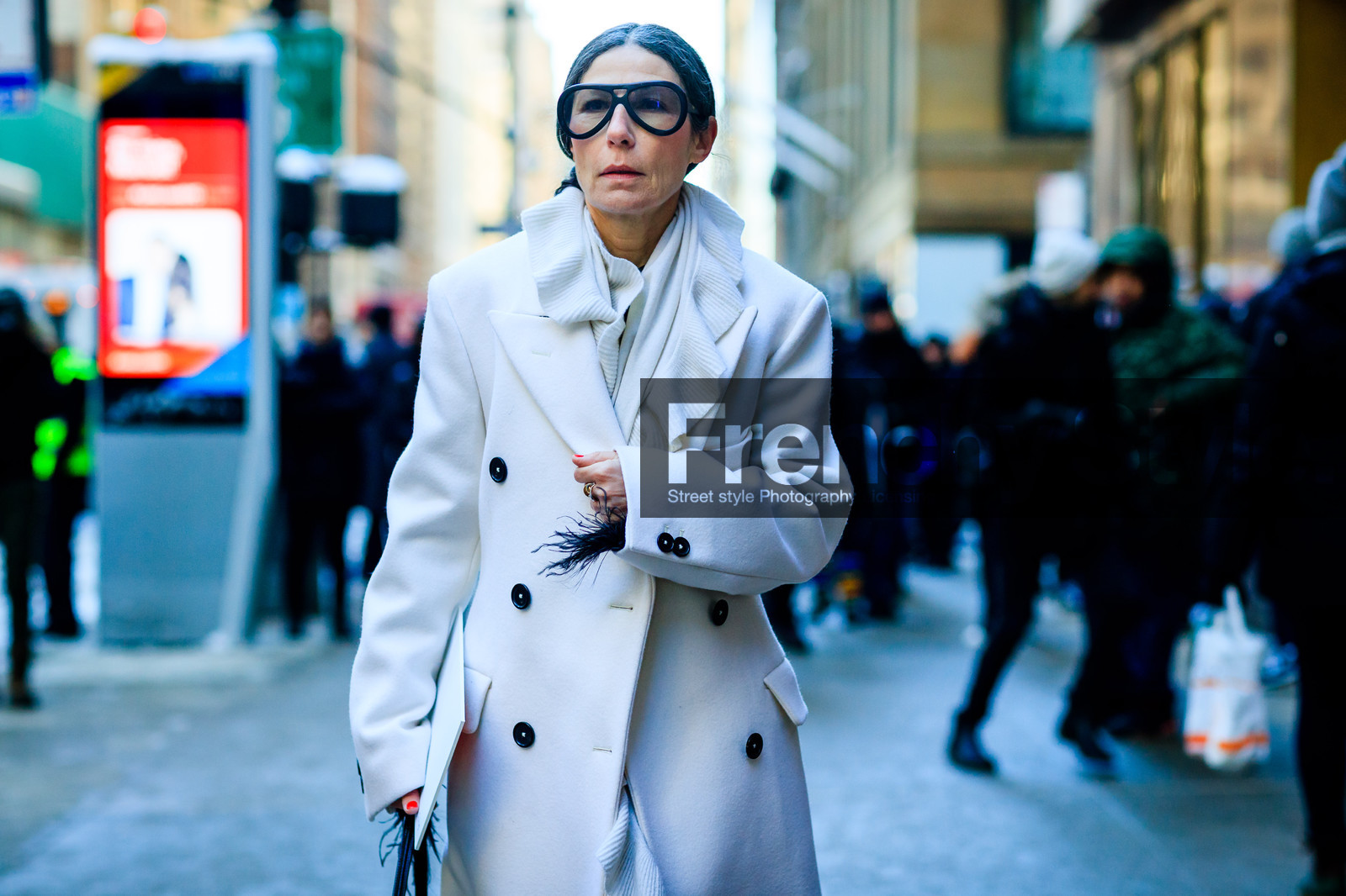 atmosphere details, AUTUMN WINTER 2017-2018, AW 17-18, detail, FALL WINTER 2017-2018, fashion week, frenchystyle, FW, FW 17-18, horizontal, jonathan paciullo, NEW YORK, NYFW, street style, sunglasses, Véronique Tristram, white coat, white scarf
