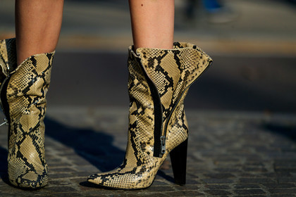 animal print, beige boots, caro daur, high heels, leather shoes, snake print, MILAN, MFW, fashion week, frenchystyle, FW, jonathan paciullo, street style, AUTUMN WINTER 2019-2020, AW 19-20, FALL WINTER 2019-2020, FW 19-20, atmosphere details, detail, horizontal