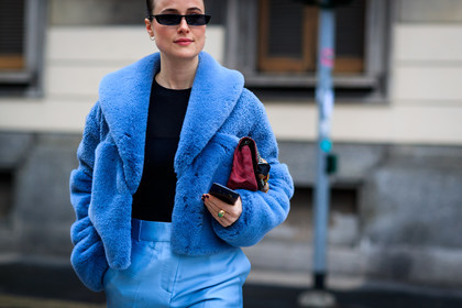black sweater, blue fur coat, blue jacket, blue pants, fur jacket, leather bag, red bag, sunglasses, trousers, fashion week, frenchystyle, FW, jonathan paciullo, street style, MFW, MILAN, AUTUMN WINTER 2018-2019, FALL WINTER 2018-2019, FW 18-19, horizontal, atmosphere details, lena lademann