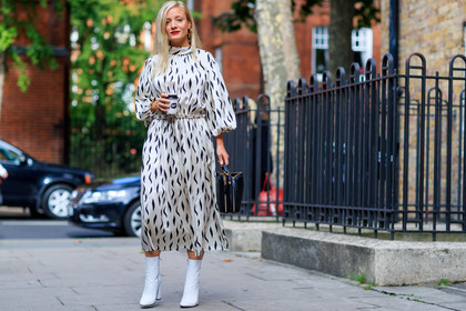 atmosphere details, black and white, black bag, fashion week, frenchystyle, full length, FW, graphic dress, high heels, horizontal, jonathan paciullo, kate foley, leather bag, leather shoes, LFW, LONDON, printed dress, SPRING SUMMER 2018, SS 18, street style, white boots, white dress