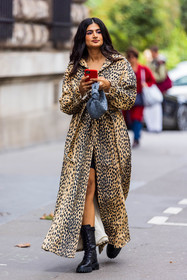 animal print, bag, beige coat, black boots, boots, bottega veneta bag, coat, grey bag, leather boots, leopard coat, leopard print, print, printed coat, smartphone, street style, jonathan paciullo, FW, frenchystyle, fashion week, PFW, PARIS, SPRING SUMMER 2022, SS 22, vertical, full length