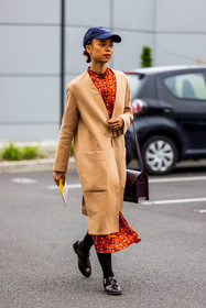 bag, beige coat, burgundy bag, burgundy derbies, cap, coat, derbies, dress, leather bag, long coat, navy cap, print, printed dress, red dress, PARIS, PFW, fashion week, frenchystyle, FW, jonathan paciullo, street style, SPRING SUMMER 2022, SS 22, vertical, full length