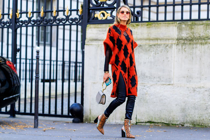 atmosphere details, AUTUMN WINTER 2017-2018, AW 17-18, black pants, brown boots, chloé, earrings, FALL WINTER 2017-2018, fashion week, frenchystyle, full length, FW, FW 17-18, helena bordon, high heels, horizontal, houndstooth pattern, jonathan paciullo, leather bag, leather pants, leather shoes, nude bag, PARIS, PFW, red sweater, snake print, street style, sunglasses, trousers, zip