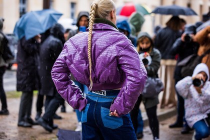 blue denim, blue jeans, denim, jeans, puffer, purple puffer, Thora Valdimars, back, back details, braid, hairstyle, fashion week, frenchystyle, FW, jonathan paciullo, street style, PFW, PARIS, SPRING SUMMER 2022, SS 22, horizontal, atmosphere details