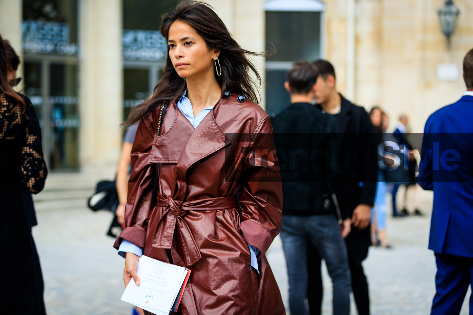 atmosphere details, brown coat, detail, earrings, fashion week, frenchystyle, FW, horizontal, jonathan paciullo, leather coat, PARIS, PFW, SPRING SUMMER 2018, SS 18, street style, trench coat